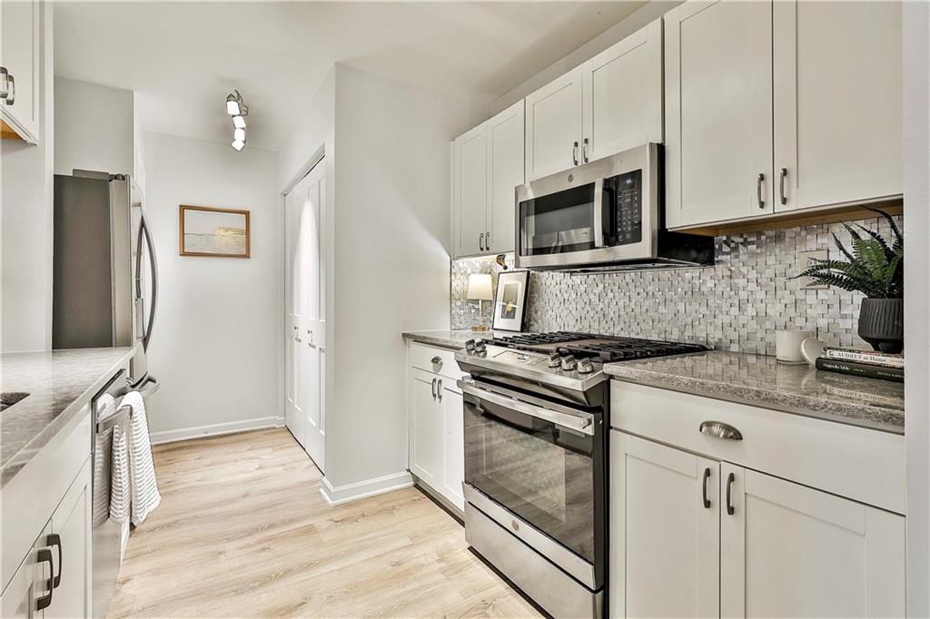 1029 North Jamestown Road Decatur, GA 30033 - Photo 11 of 36