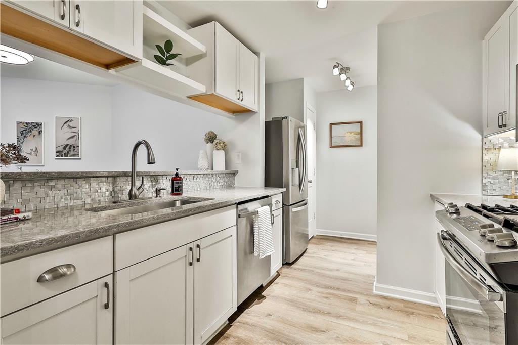 1029 North Jamestown Road Decatur, GA 30033 - Photo 10 of 36