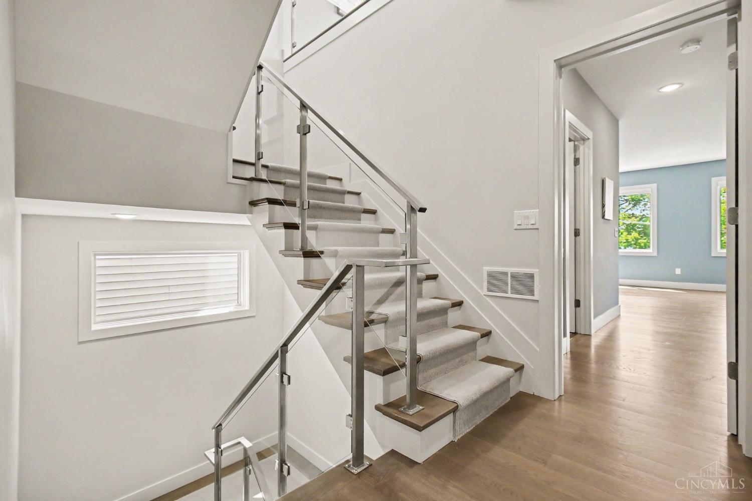 436 Boal Street Cincinnati, OH 45202 - Photo 5 of 30