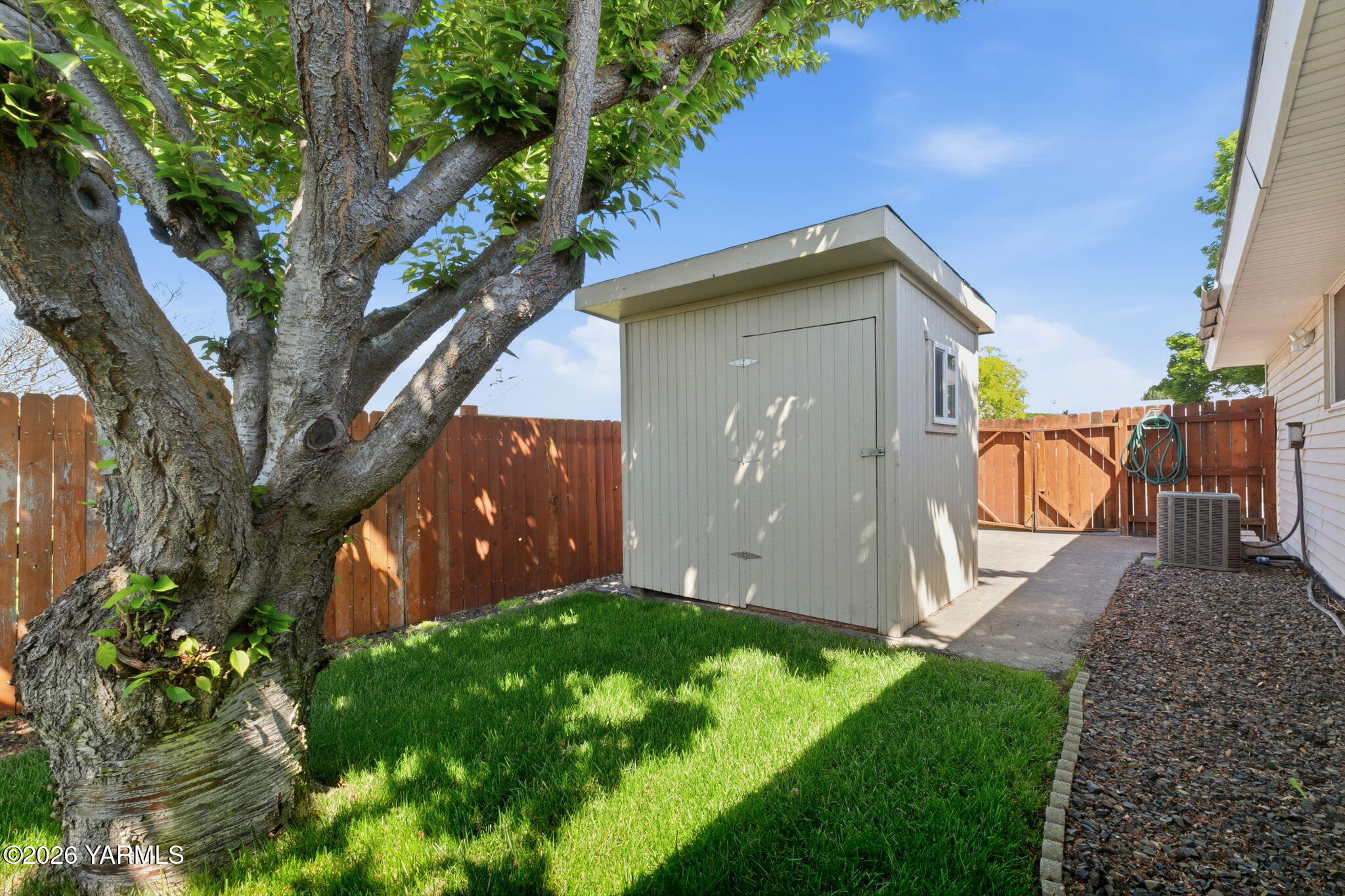 3606 Clinton Way Yakima, WA 98902 - Photo 29 of 30 Storage/Garden Shed