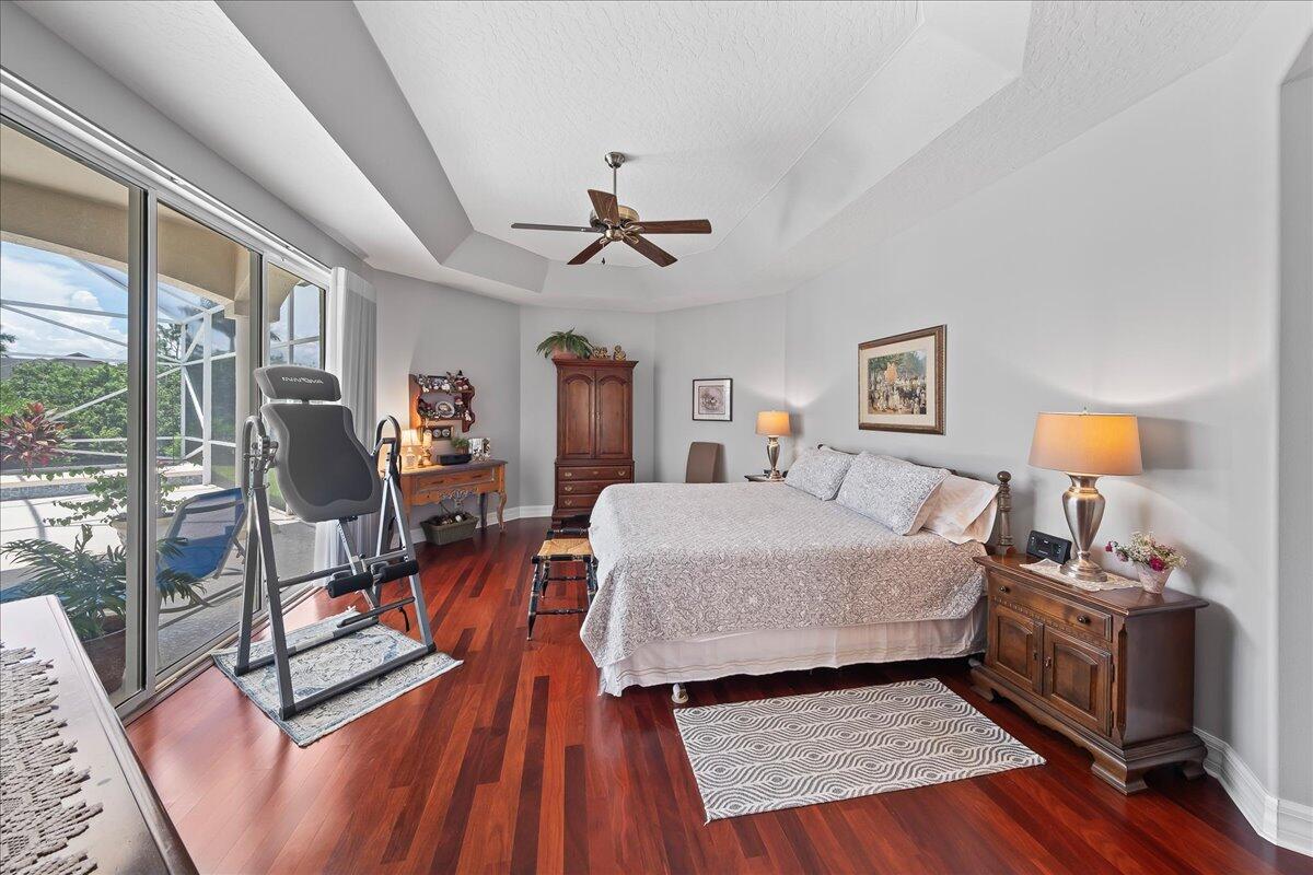 4300 Stoney Point Road Melbourne, FL 32940 - Photo 18 of 37 a living room with furniture and a window