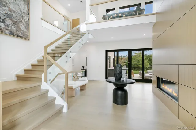 a view of entryway and hall