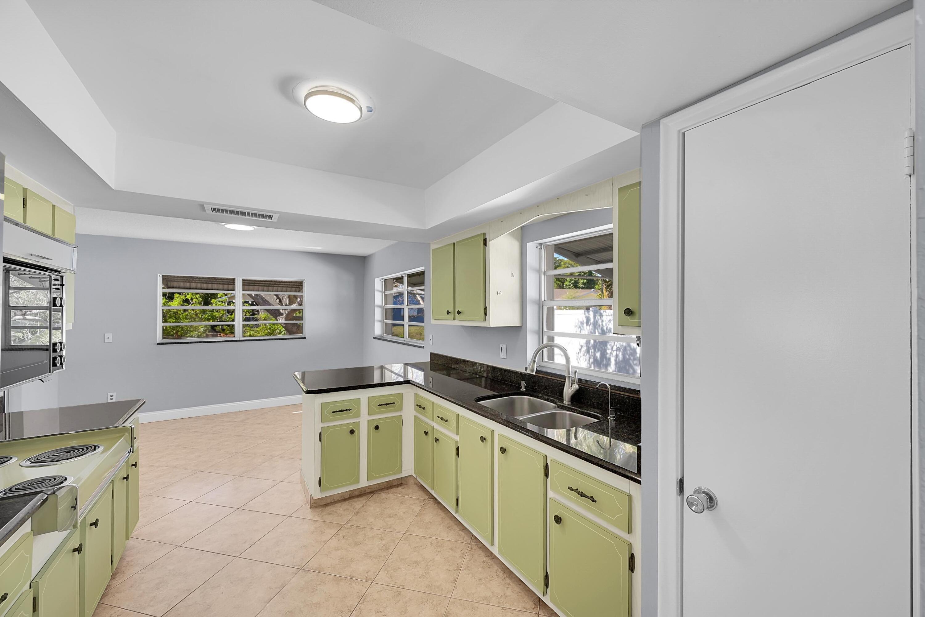 9174 Southwest 2nd Street Boca Raton, FL 33428 - Photo 18 of 28 Kitchen