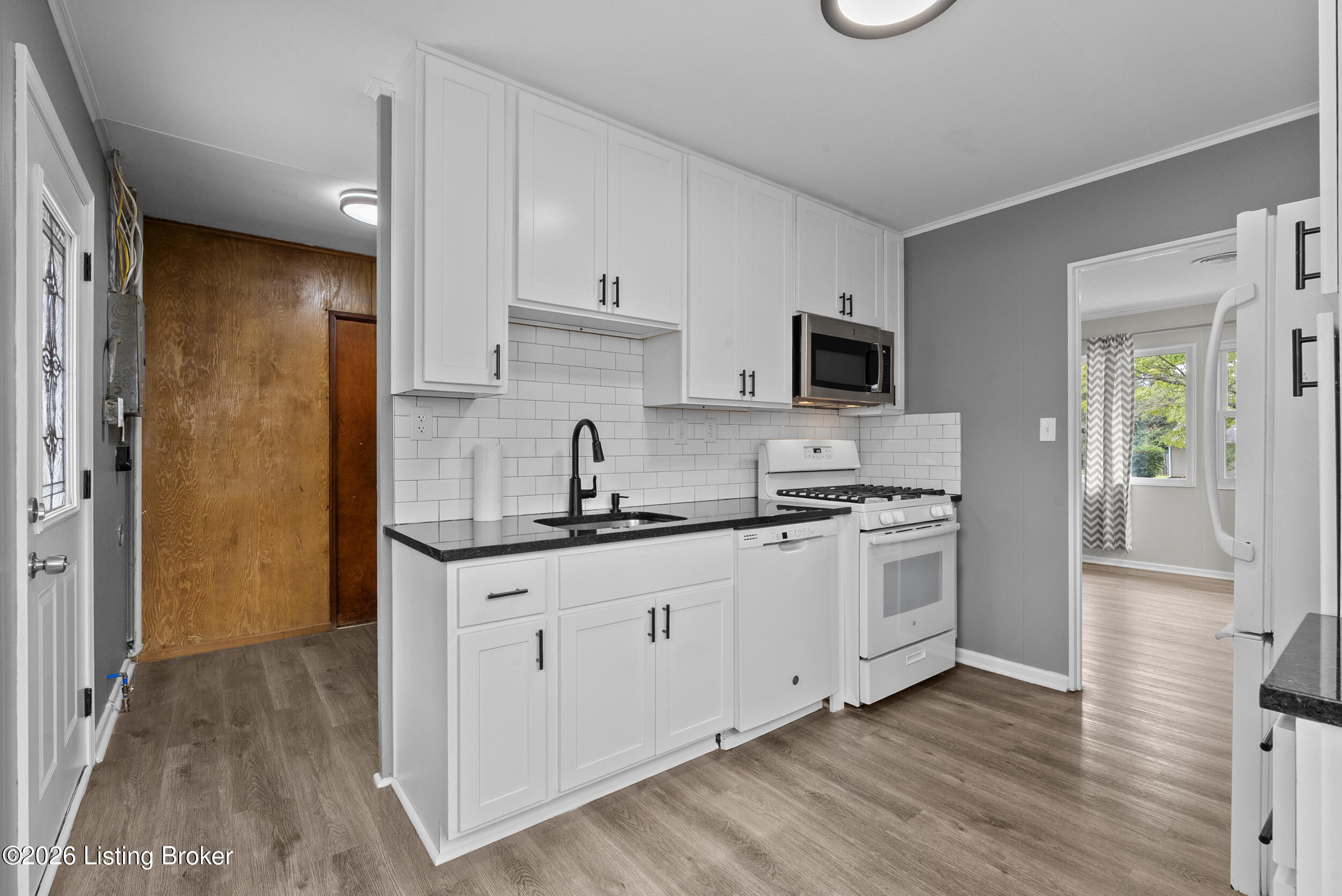211 Redding Road Louisville, KY 40218 - Photo 13 of 35 Kitchen