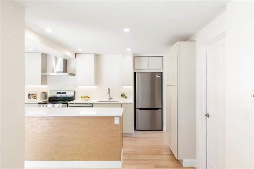 27 Rolling Lane Needham, MA 02492 - Photo 8 of 34