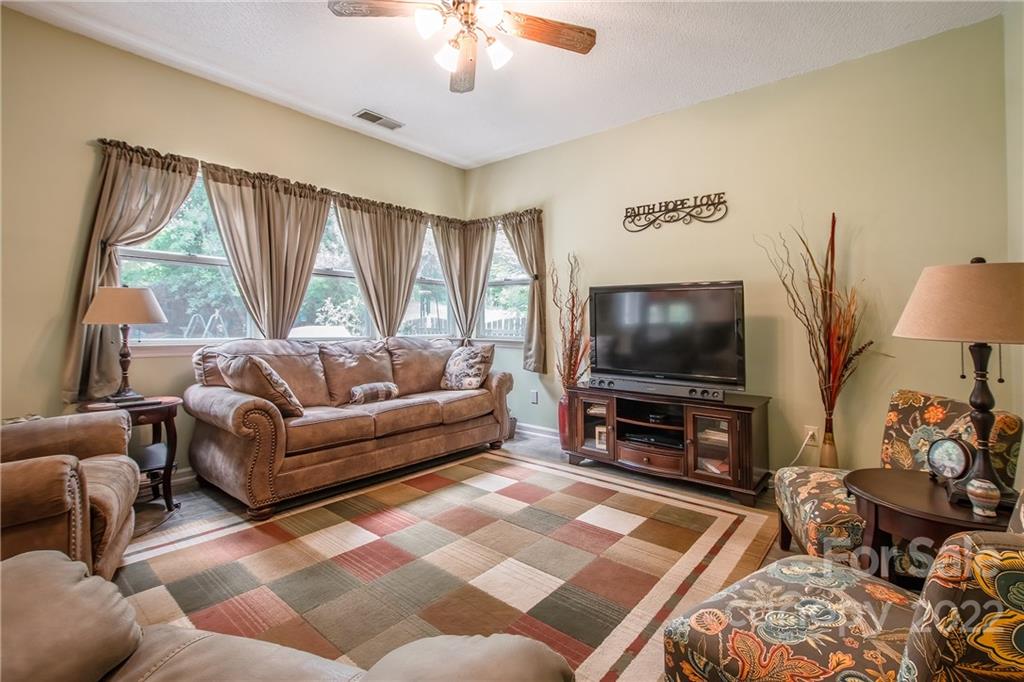 9601 Marshbrooke Road Matthews, NC 28105 - Photo 7 of 28 Gallery Image 7