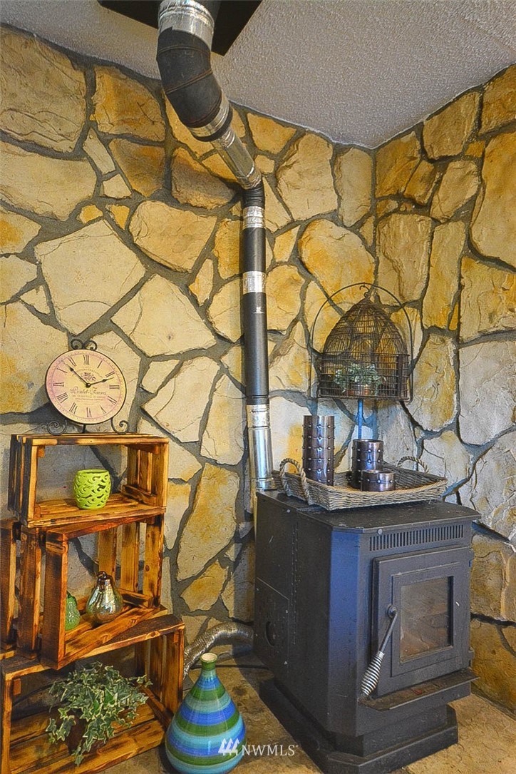 11030 Charm Road Southeast Rainier, WA 98576 - Photo 7 of 40 Gallery Image 7
