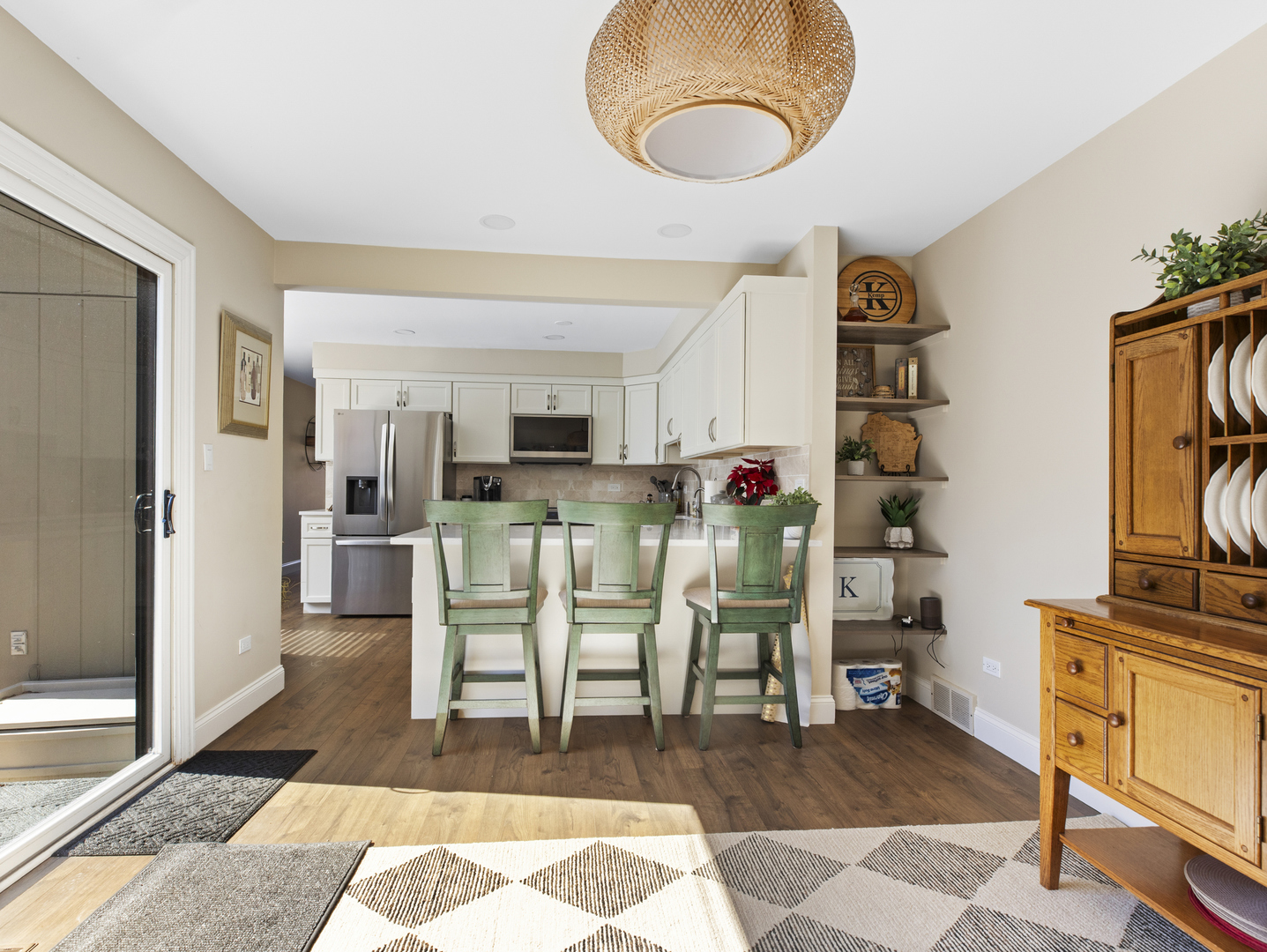 186 Shoreline Road Lake Barrington, IL 60010 - Photo 11 of 25 a dining room with furniture and kitchen view