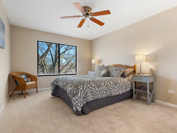 $475,000 | 186 Shoreline Road, Lake Barrington, IL 60010