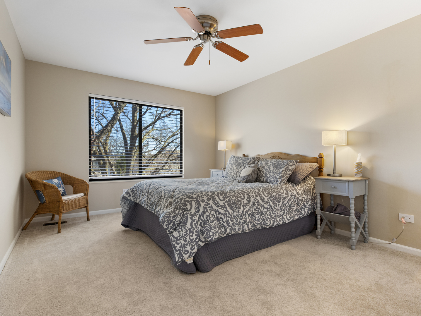 186 Shoreline Road Lake Barrington, IL 60010 - Photo 16 of 25 a living room with a bed furniture and a window
