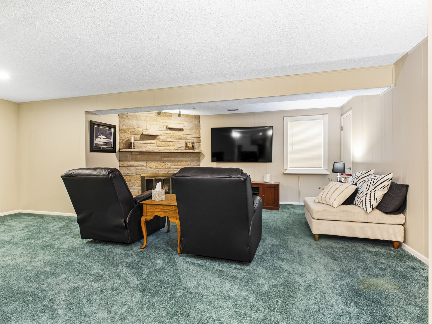 186 Shoreline Road Lake Barrington, IL 60010 - Photo 19 of 25 a living room with furniture and a flat screen tv