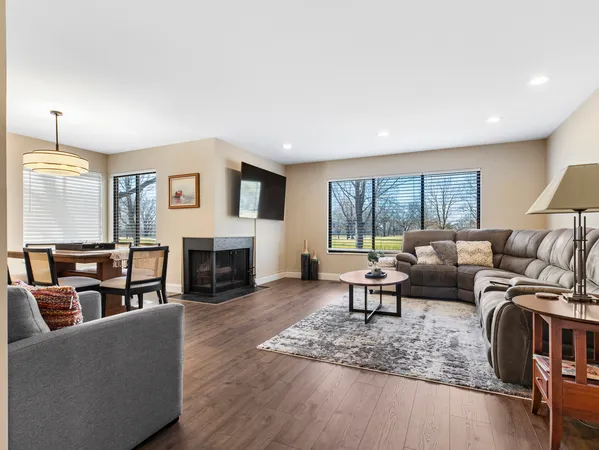 $475,000 | 186 Shoreline Road, Lake Barrington, IL 60010