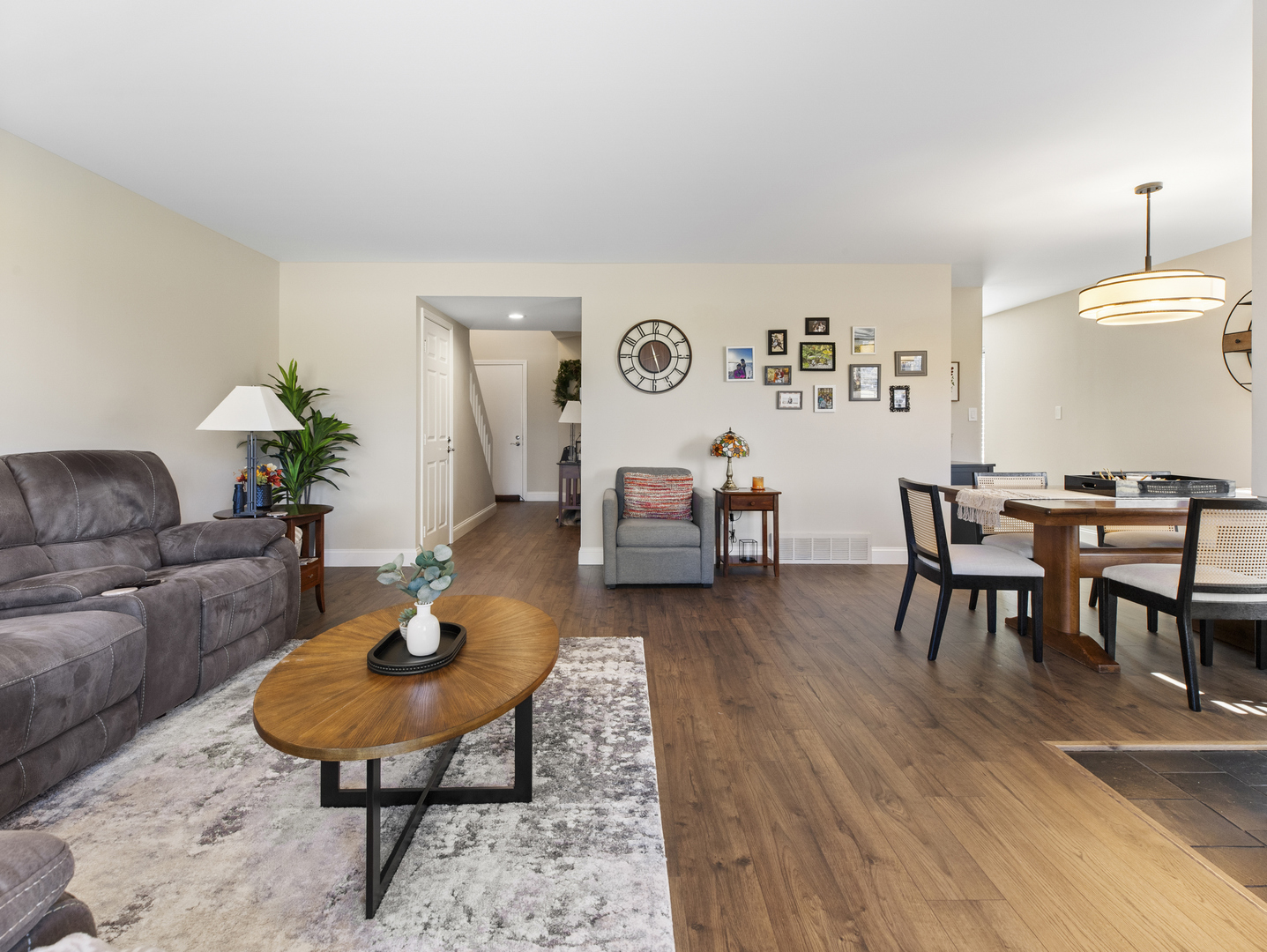 186 Shoreline Road Lake Barrington, IL 60010 - Photo 3 of 25 a living room with furniture and a table