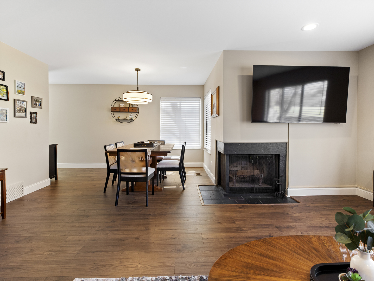 186 Shoreline Road Lake Barrington, IL 60010 - Photo 5 of 25 a dining room with furniture and wooden floor