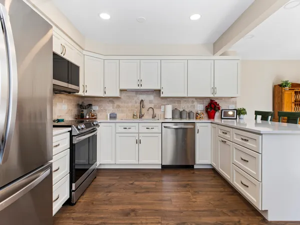 $475,000 | 186 Shoreline Road, Lake Barrington, IL 60010