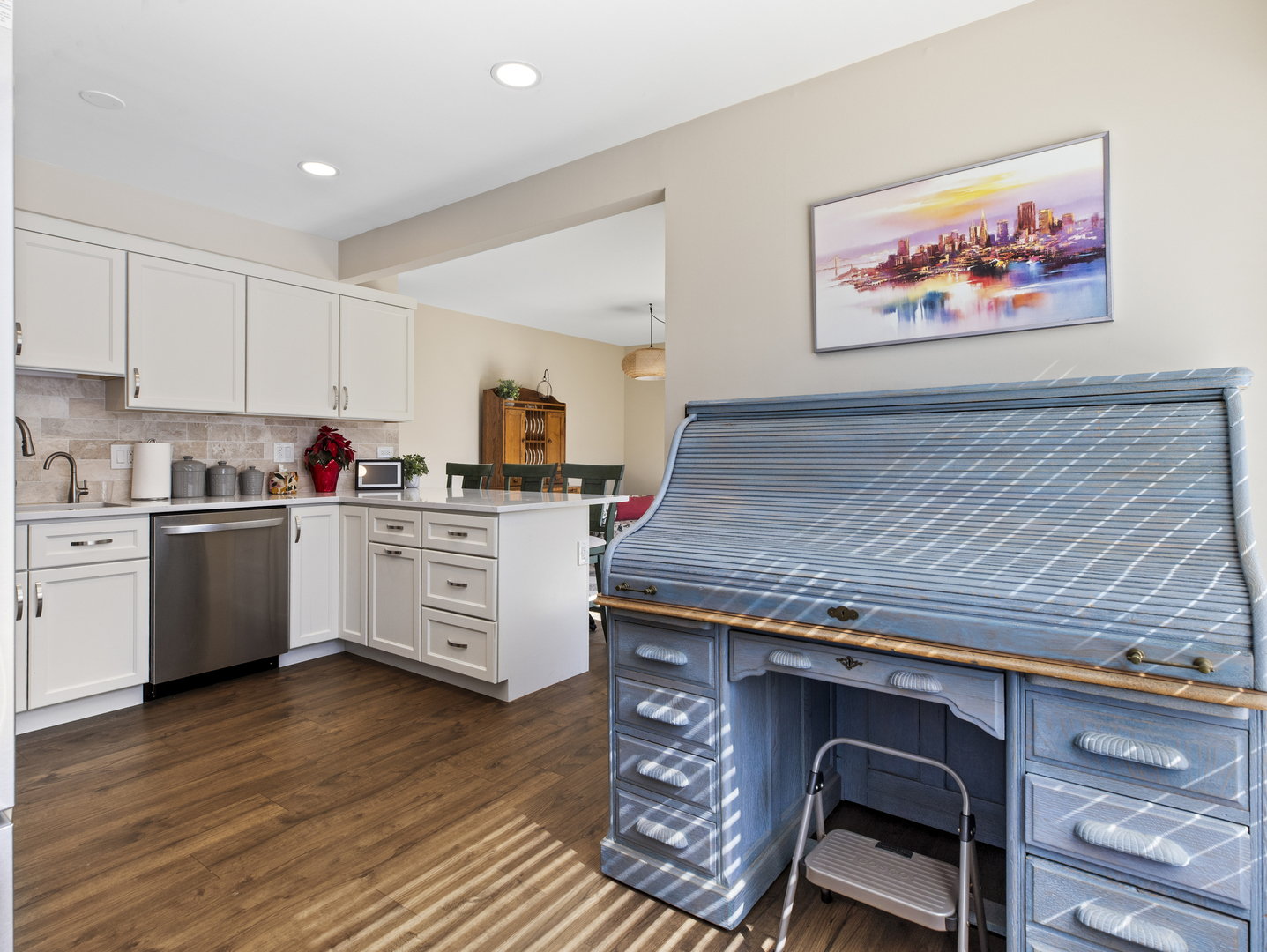 186 Shoreline Road Lake Barrington, IL 60010 - Photo 8 of 25 a kitchen with a stove window and cabinets