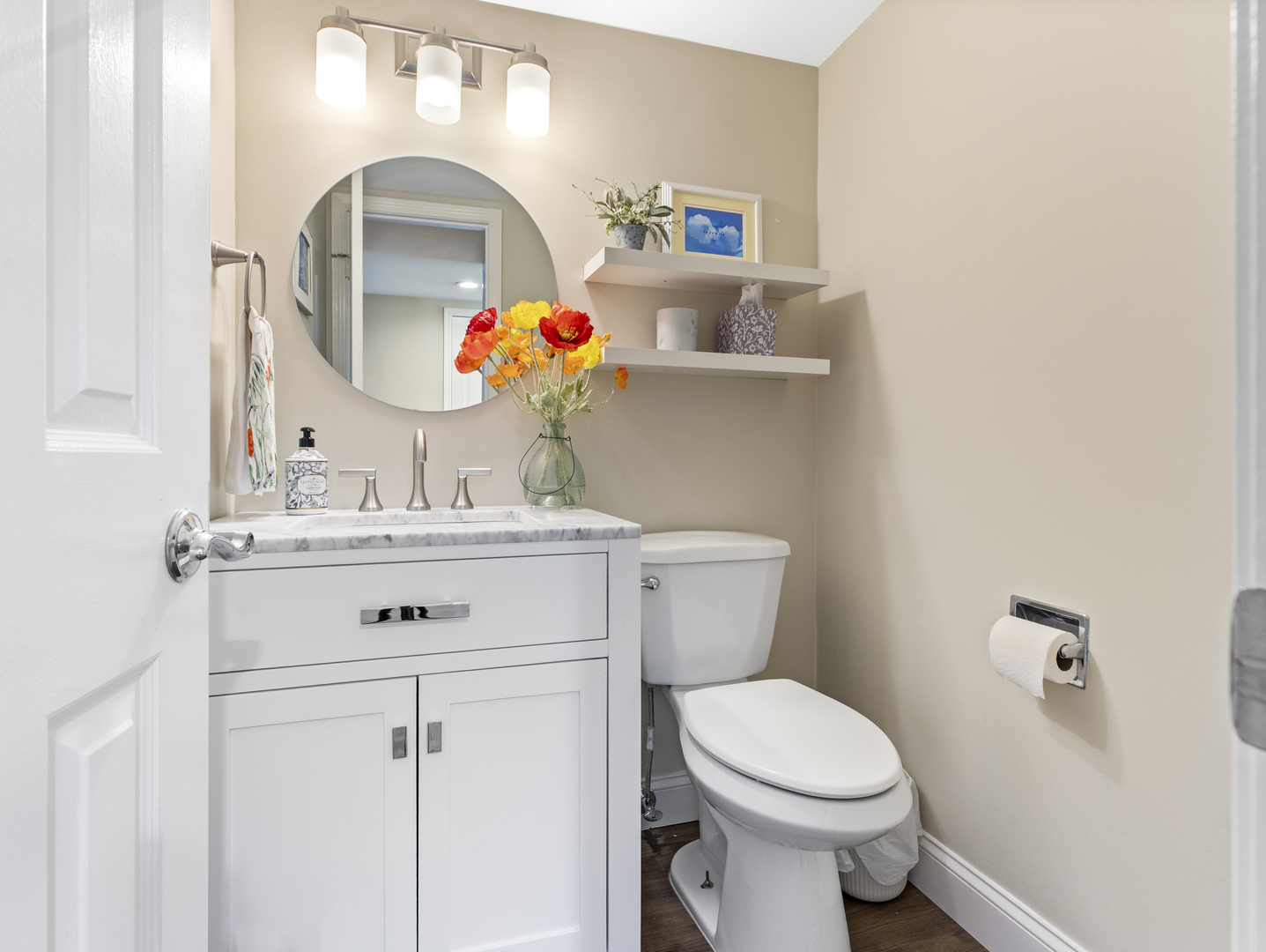 186 Shoreline Road Lake Barrington, IL 60010 - Photo 10 of 25 a bathroom with a sink toilet and mirror