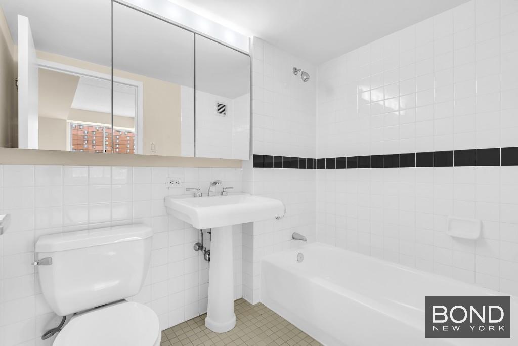 300 West 145th Street, Unit 7C Manhattan, NY 10039 - Photo 10 of 12 Bathrooms