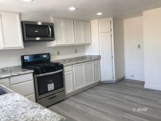 208 West Boston Avenue Ridgecrest, CA 93555 - Photo 5 of 24