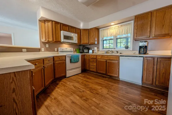 $425,000 | 565 Overlook Drive, Spruce Pine, NC 28777