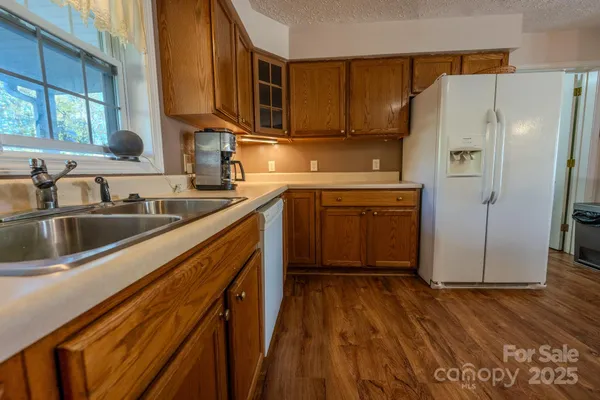 $425,000 | 565 Overlook Drive, Spruce Pine, NC 28777