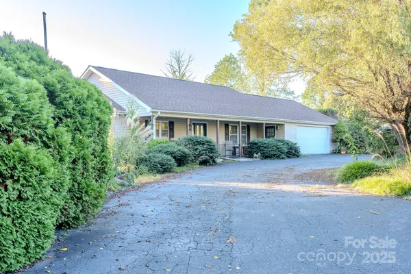 $425,000 | 565 Overlook Drive, Spruce Pine, NC 28777
