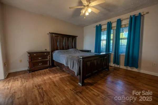 $425,000 | 565 Overlook Drive, Spruce Pine, NC 28777