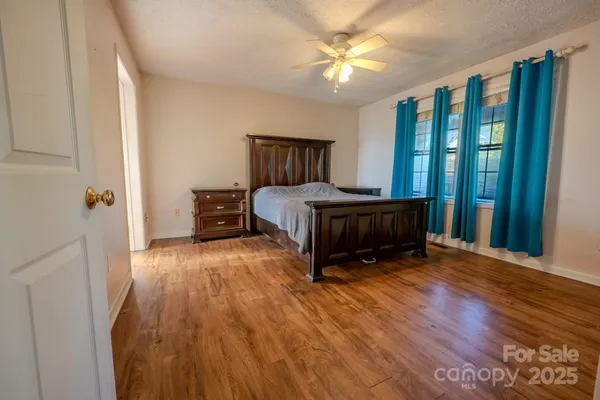 $425,000 | 565 Overlook Drive, Spruce Pine, NC 28777