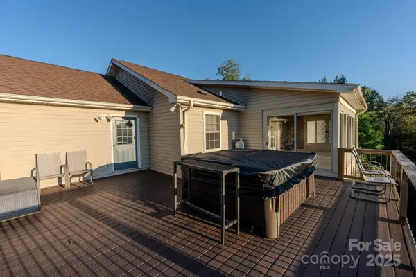 $425,000 | 565 Overlook Drive, Spruce Pine, NC 28777