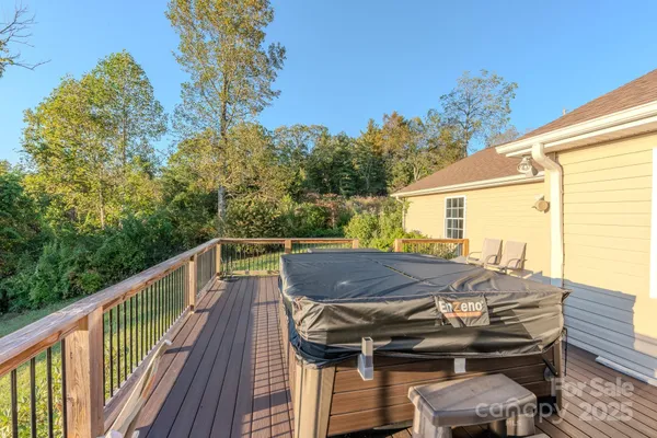 $425,000 | 565 Overlook Drive, Spruce Pine, NC 28777