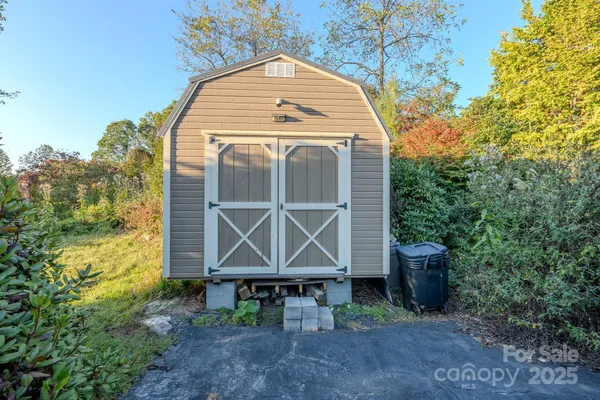 $425,000 | 565 Overlook Drive, Spruce Pine, NC 28777