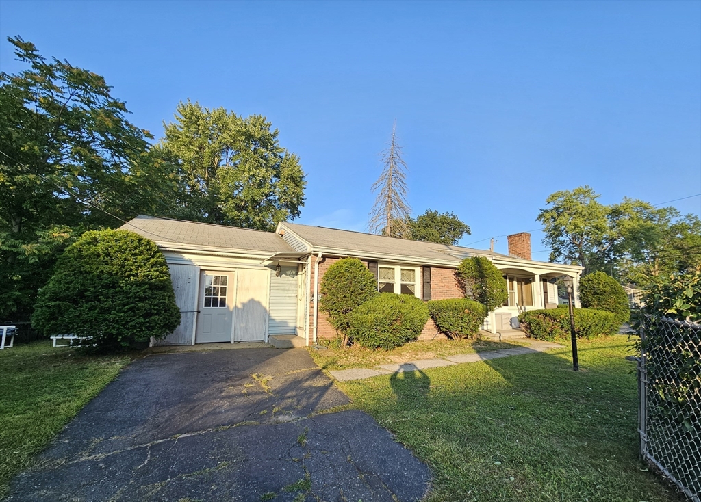 45 Dimmick Street Springfield, MA 01109 - Photo 4 of 22 a front view of a house with garden