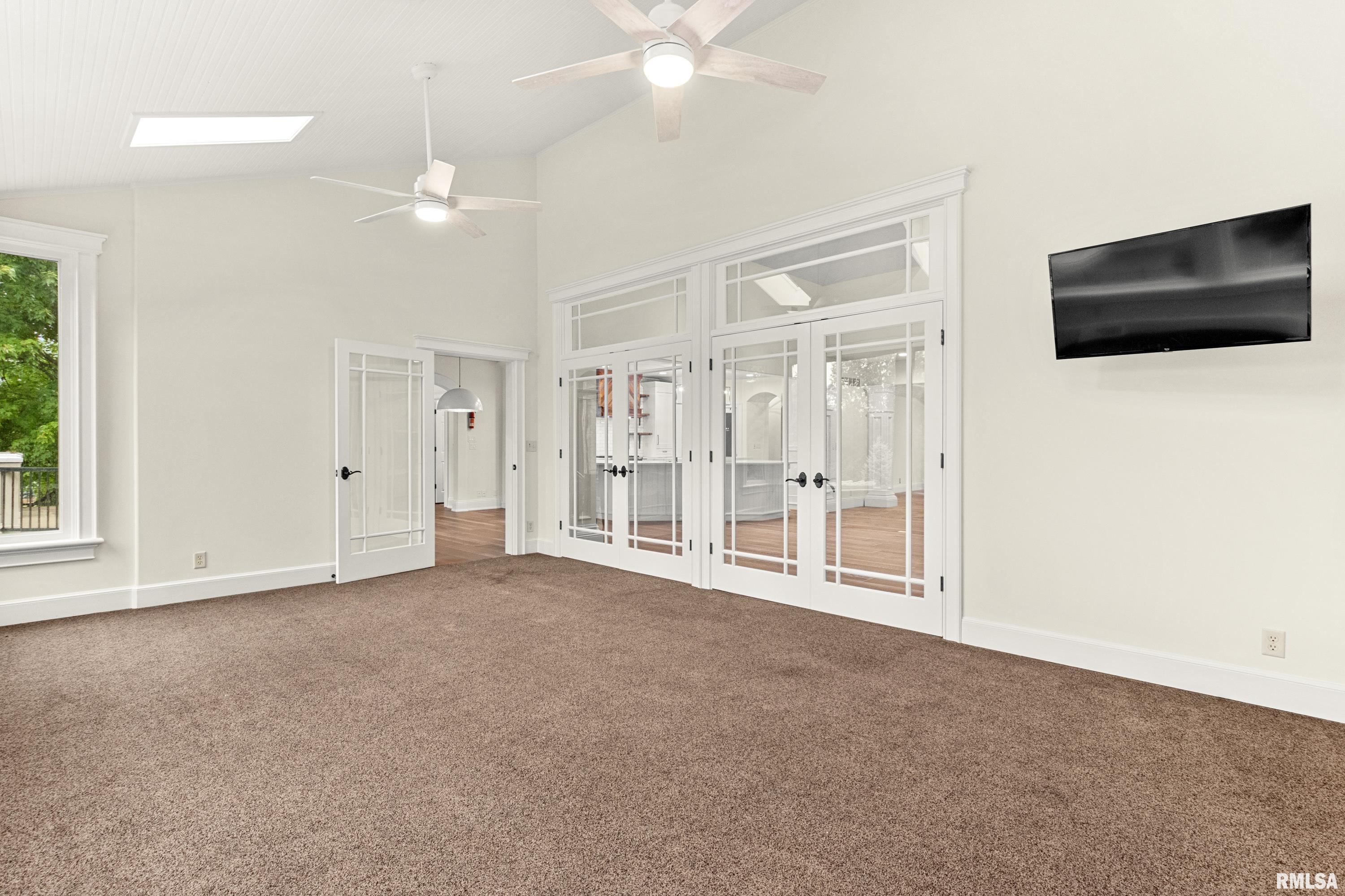 1811 Kern Road Washington, IL 61571 - Photo 33 of 95 Gallery Image 33
