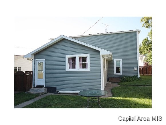 107 Rutledge Petersburg, IL 62675 - Photo 21 of 23 Gallery Image 21