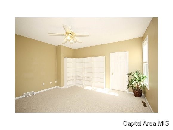 107 Rutledge Petersburg, IL 62675 - Photo 9 of 23 Gallery Image 9