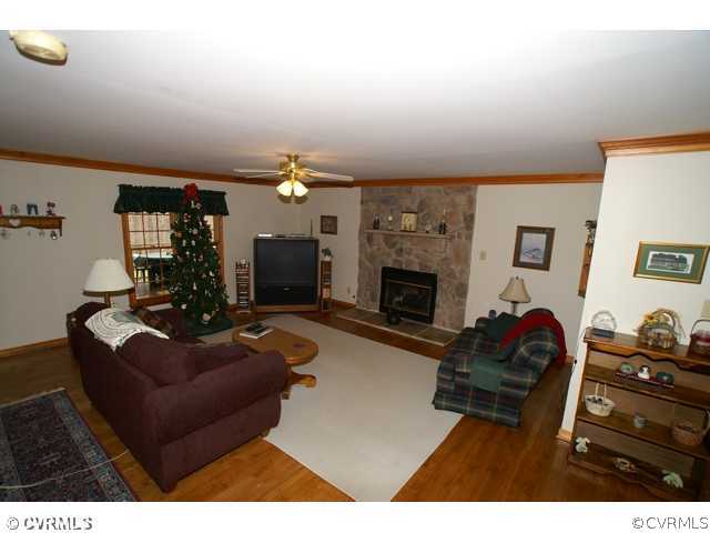 8523 Goddin Road Ashland, VA 23005 - Photo 4 of 12 Den/Family/Great Room