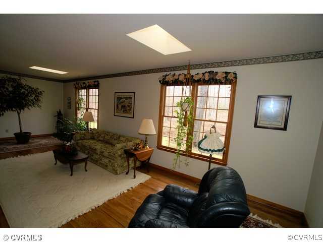 8523 Goddin Road Ashland, VA 23005 - Photo 5 of 12 Living Room