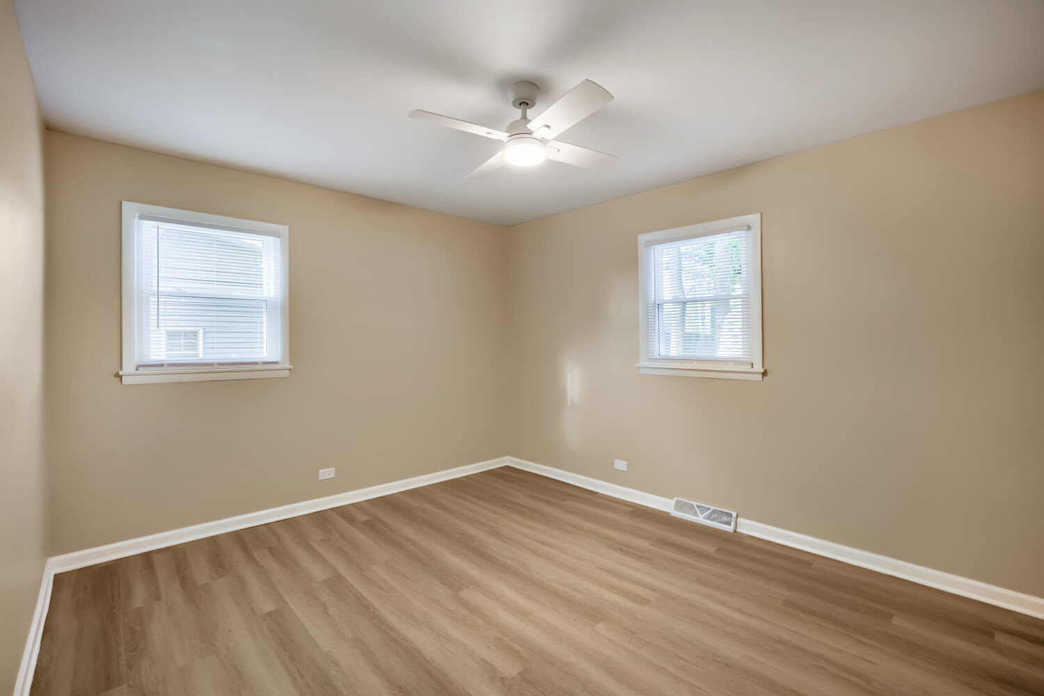 15440 Birch Road Markham, IL 60428 - Photo 8 of 17 Gallery Image 8