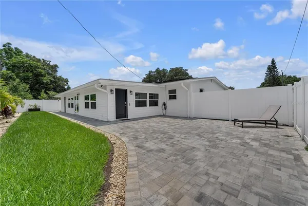 $2,100 | 3295 57th Street North, St. Petersburg, FL 33710