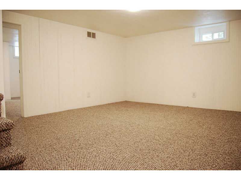 30 Horse Neck Road Warwick, RI 02889 - Photo 17 of 24 Den/Family/Great Room.