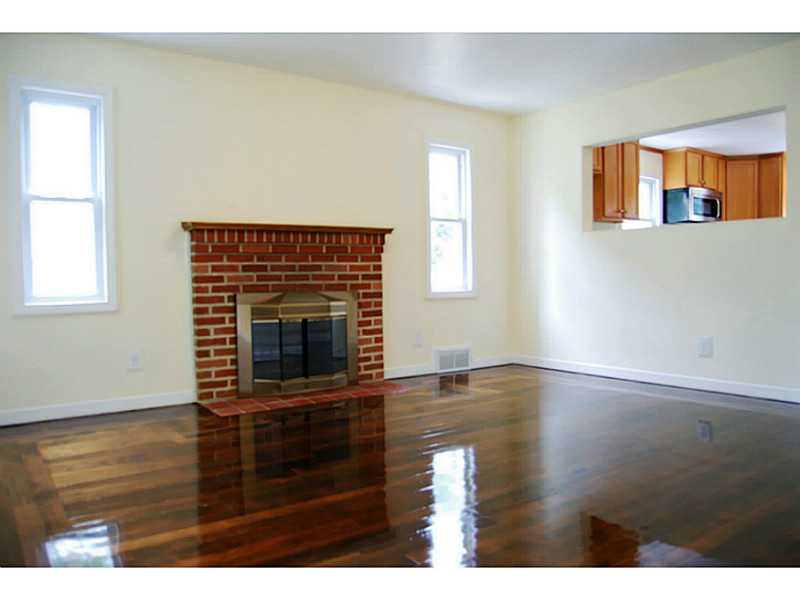 30 Horse Neck Road Warwick, RI 02889 - Photo 8 of 24 Living Room.
