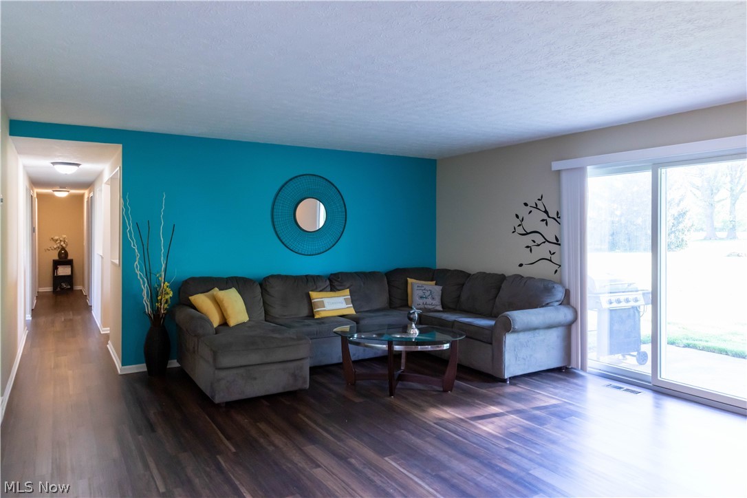 8711 Avon Belden Road North Ridgeville, OH 44039 - Photo 6 of 21 Enjoy your space in this open concept family room!
