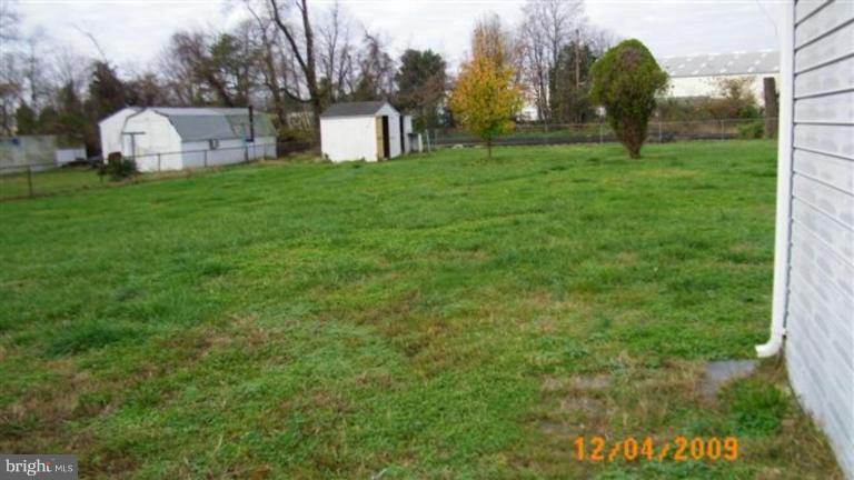 14714 Featherstone Road Woodbridge, VA 22191 - Photo 4 of 4 Back yard