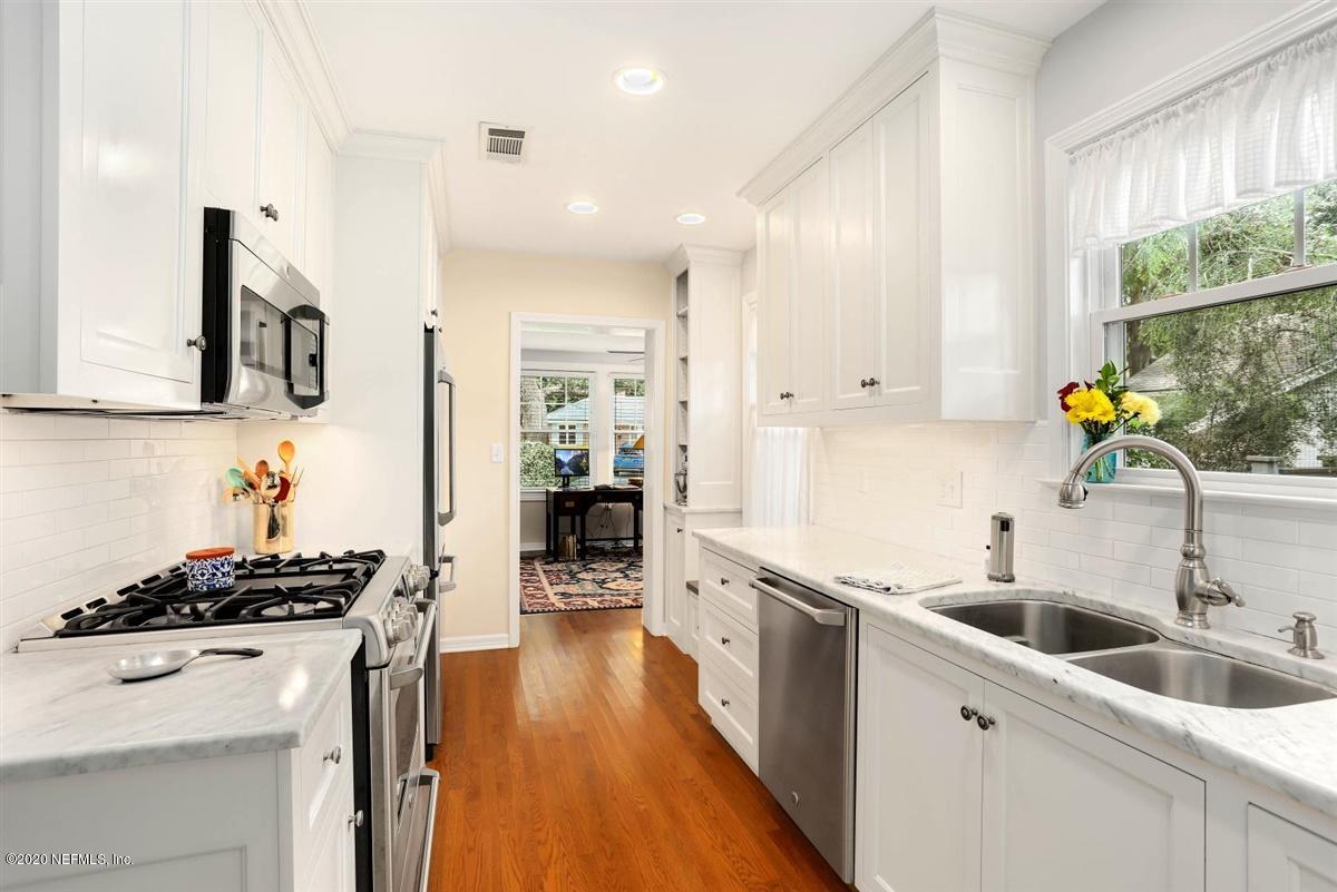 4123 London Road Jacksonville, FL 32207 - Photo 9 of 37 Kitchen