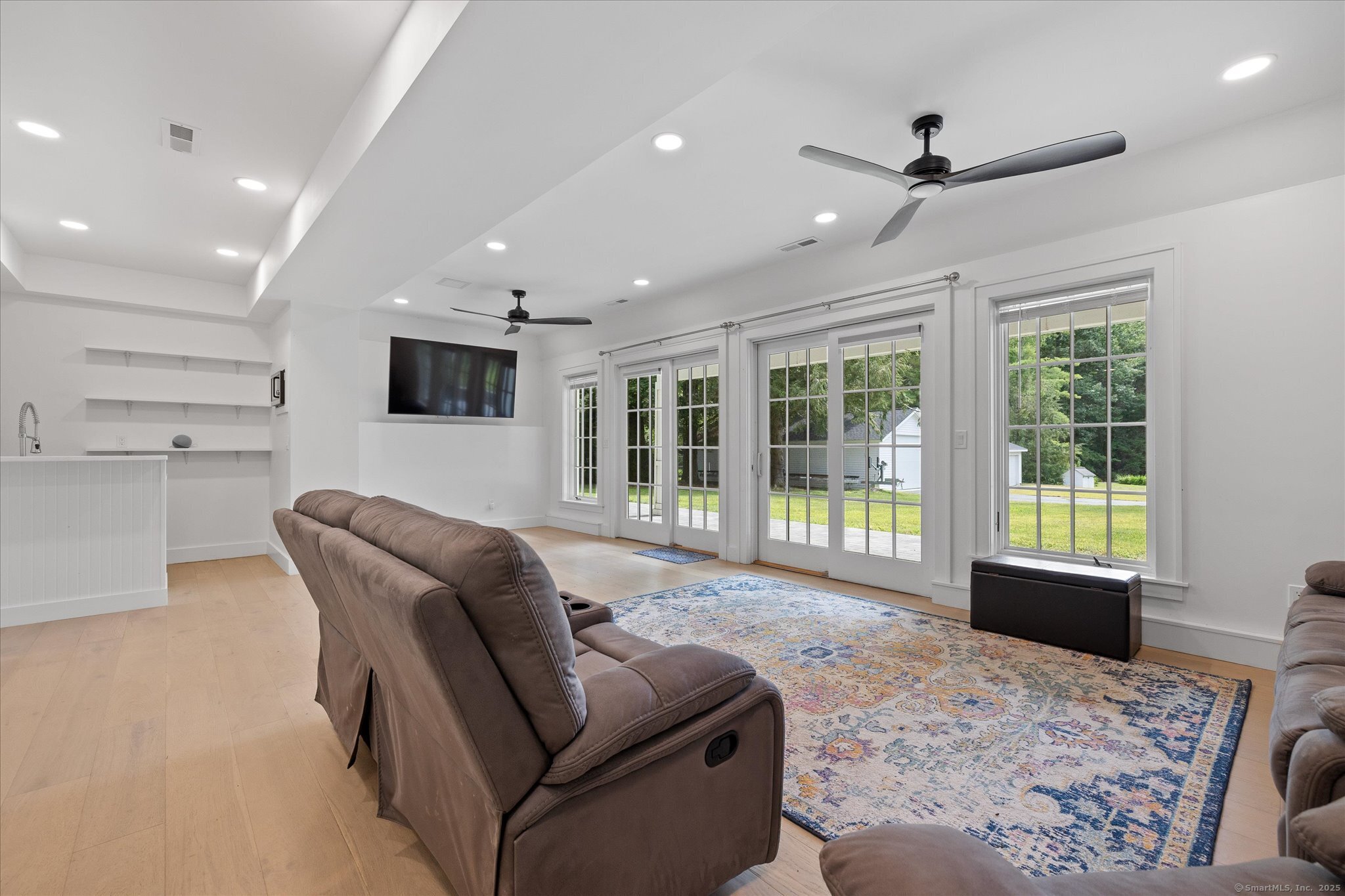 21-40 Howard Road Union, CT 06076 - Photo 30 of 40 a living room with furniture and a large window