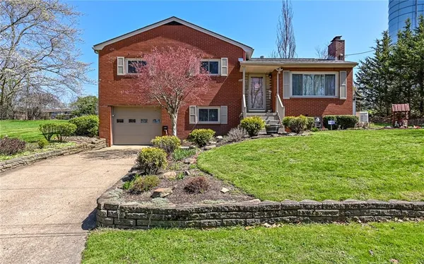 $344,900 | 901 Roosevelt Street, Conway, PA 15027