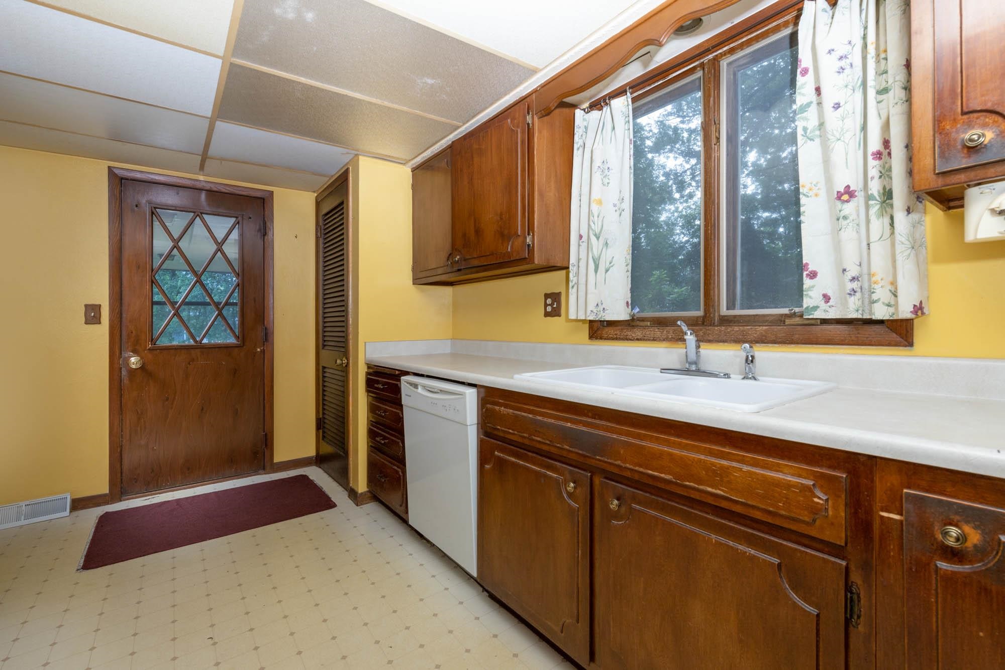 545 Baintree Road Lake Summerset, IL 61019 - Photo 11 of 28 a bathroom with a sink and a mirror