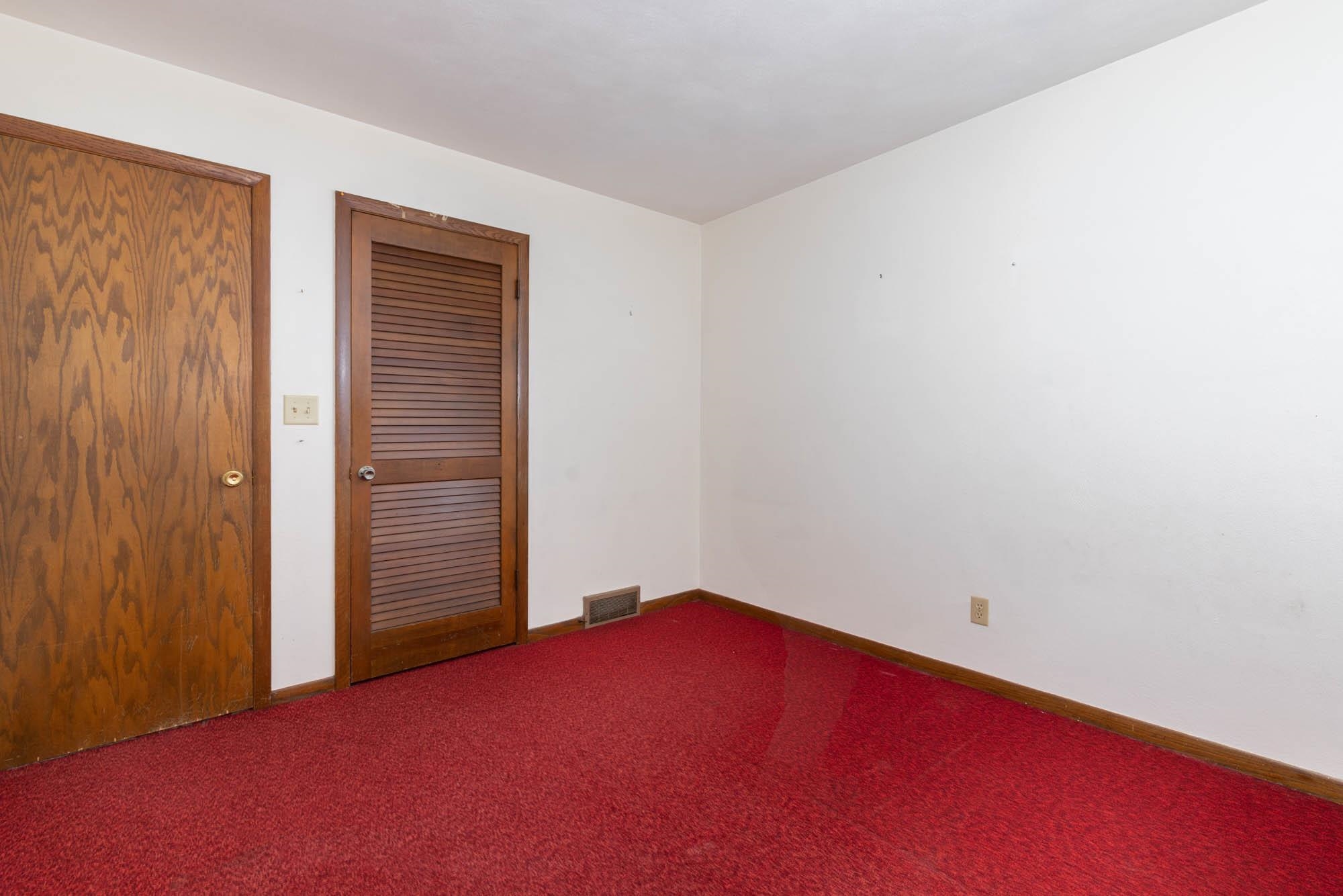 545 Baintree Road Lake Summerset, IL 61019 - Photo 18 of 28 an empty room with closet