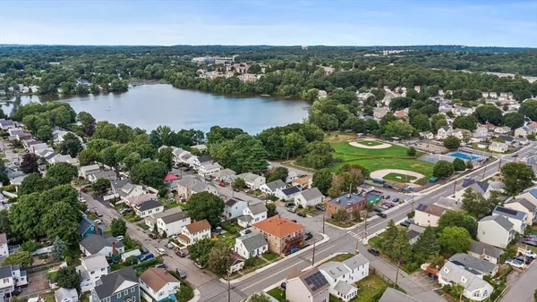 $1,950 | 243 Lake Street, Unit 1, Waltham, MA 02451