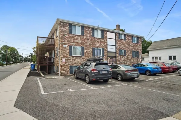 $1,950 | 243 Lake Street, Unit 1, Waltham, MA 02451